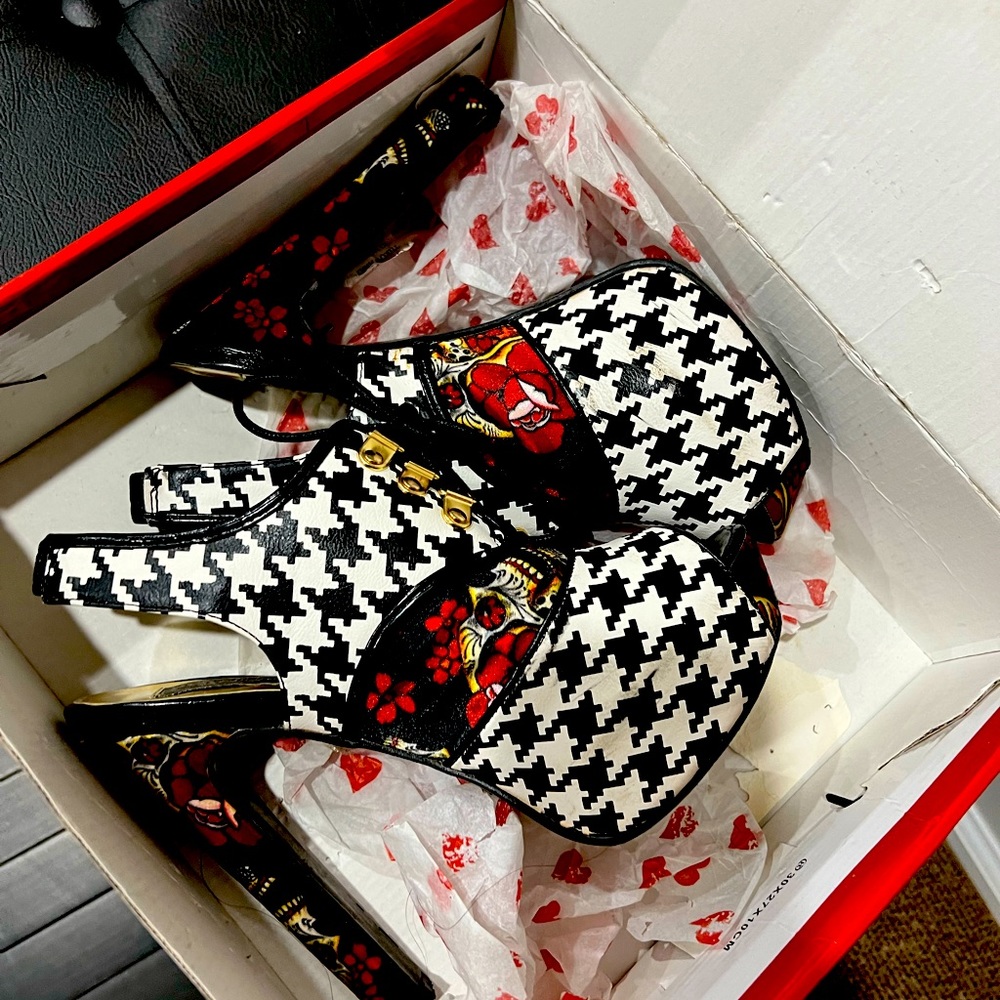 Just Fab Pumps (Black, Red, White)